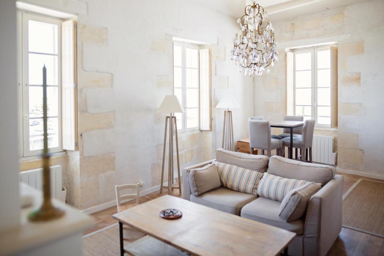 Апартаменты XVIII Century Gem With Magnificent Views Of The Harbour With A Private Garage Сен-Мартен-де-Ре Экстерьер фото