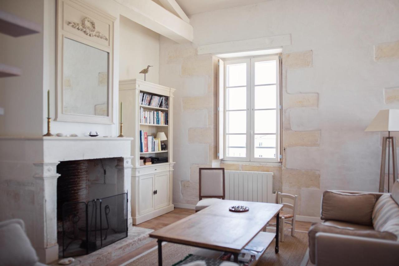 Апартаменты XVIII Century Gem With Magnificent Views Of The Harbour With A Private Garage Сен-Мартен-де-Ре Экстерьер фото